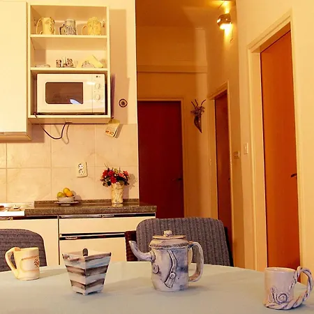 For Four Persons With Sea View In Near The 特罗吉尔