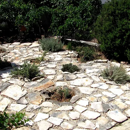 For Four Persons With Sea View In Near The 特罗吉尔