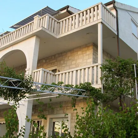 For Four Persons With Sea View In Near The Apartment *